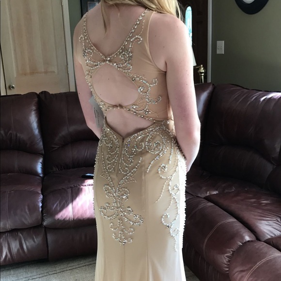 Formal Dress - Picture 2 of 11